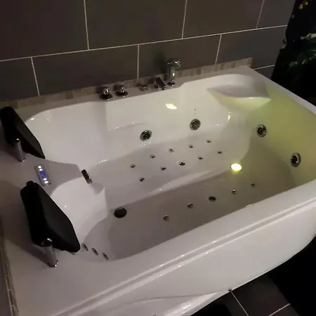 Romantique A Avec Jacuzzi 35m² * Baixas